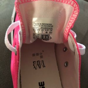 Brand new! Hot pink Converse- size 9